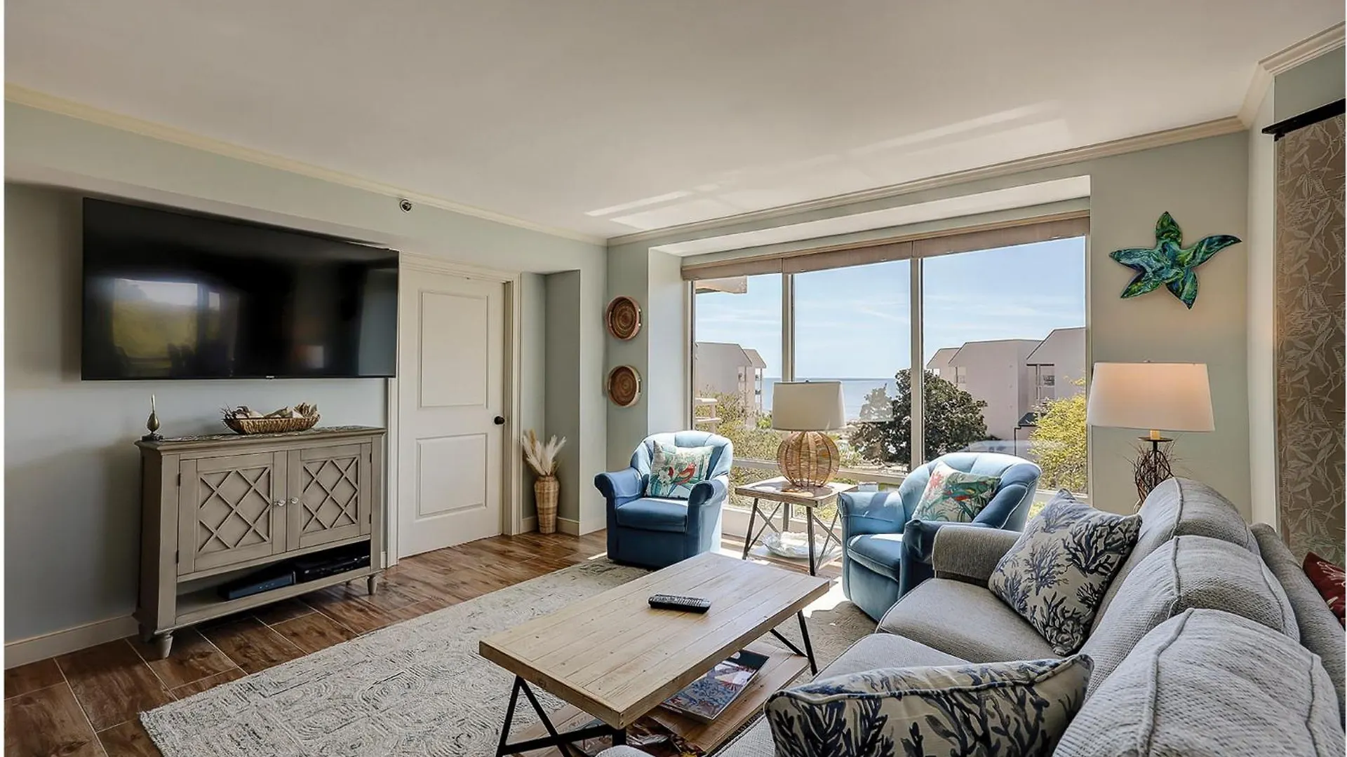 New Furniture New Paint New King Bed Master 2 Queens Bikes & Beach Gear Included Hilton Head Island